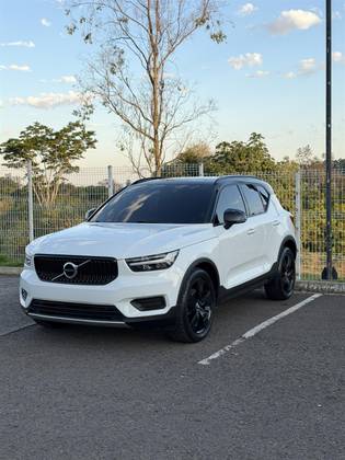 VOLVO XC40 2.0 T5 GASOLINA MOMENTUM AWD GEARTRONIC